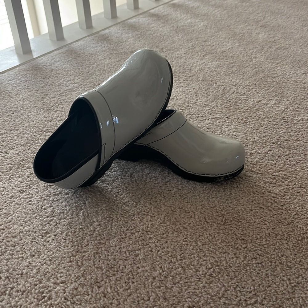 Light grey Sanita clogs.
